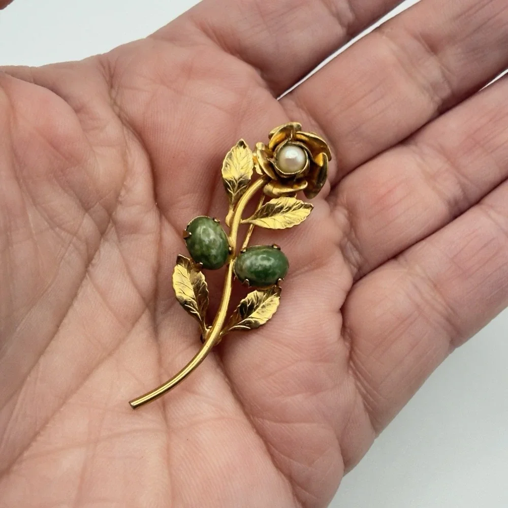 Vintage Floral Brooch Green Stone Cabochon Faux Pearl Gold Tone Rose Pin